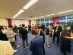 夜間のビジネス交流会