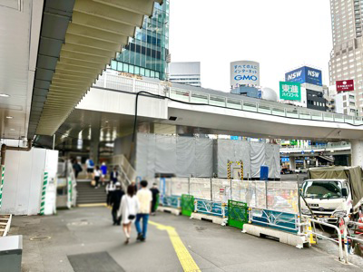 渋谷区西口の歩道橋