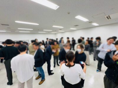 異業種交流会で歓談する参加者のみなさん