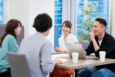 着席形式のビジネス交流会