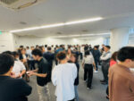 新宿で開催した立席形式の交流会