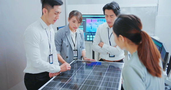 SDGsに取り組む企業担当者