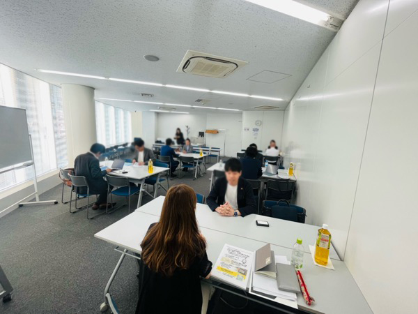新宿開催の税理士マッチング交流会の面談風景