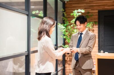医療関係者の名刺交換